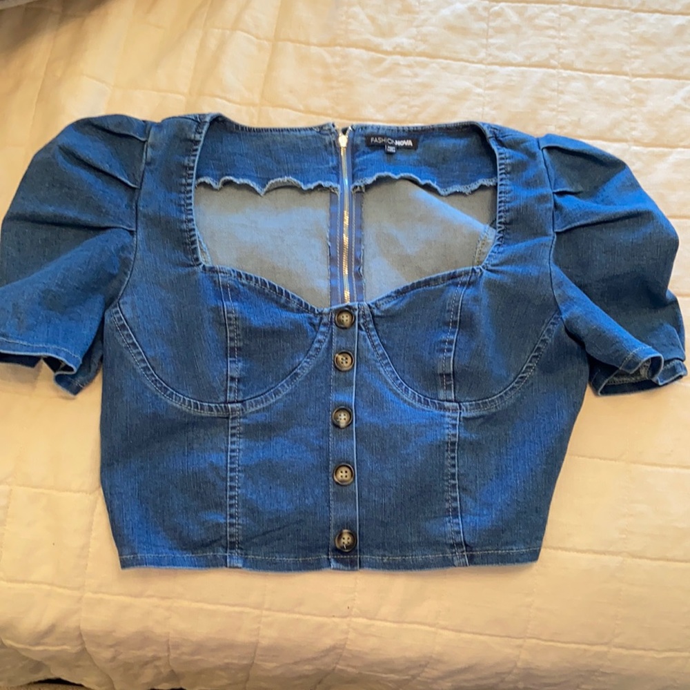 Women’s denim crop top w/bustier silhouette.